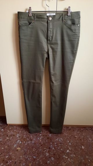 Pantalon pitillo encerado Cortefiel de segunda mano por 8,5 EUR en Zaragoza  en WALLAPOP