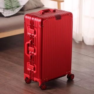 Maletas En color negro rojo,azul,rosa metalizado de segunda mano por 95 EUR  en Getafe en WALLAPOP