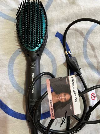 Cepillo alisador eléctrico Rowenta de segunda mano por 20 EUR en Villanueva  del Pardillo en WALLAPOP