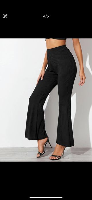 Pantalones negros campana de shein de segunda mano por 8 EUR en Astigarraga  en WALLAPOP