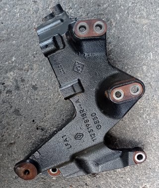 Soporte derecho R9M