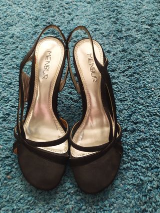Sandalias negras tacón menbur de segunda mano por 18 EUR en Aranjuez en  WALLAPOP