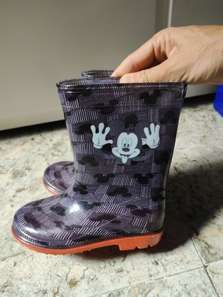 Bota agua talla 27 de segunda mano por 7 EUR en Parla en WALLAPOP