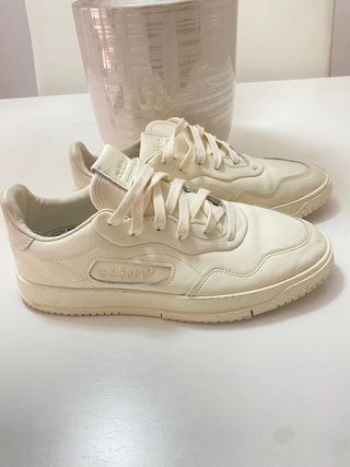 Zapatillas Adidas talla 45 de segunda mano por 30 EUR en Madrid en WALLAPOP