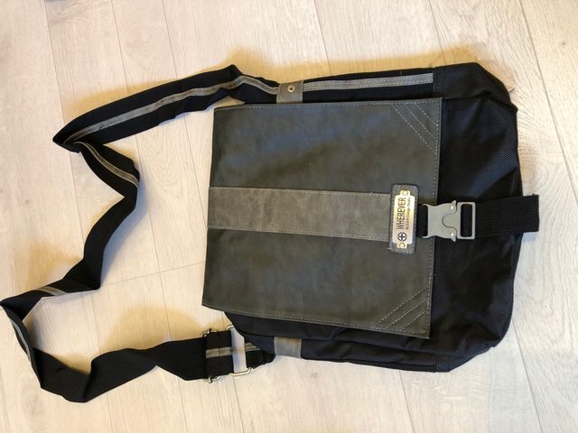 VENDITA!!! 2 borse a tracolla per uomo e una donna