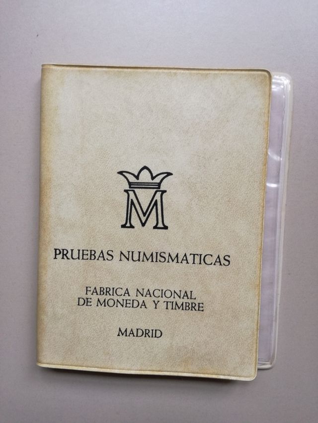 Estuches monedas Franco 1975 y Juan Carlos 1976.