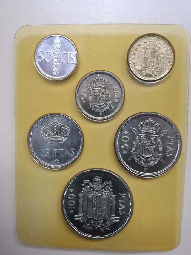 Estuches monedas Franco 1975 y Juan Carlos 1976.
