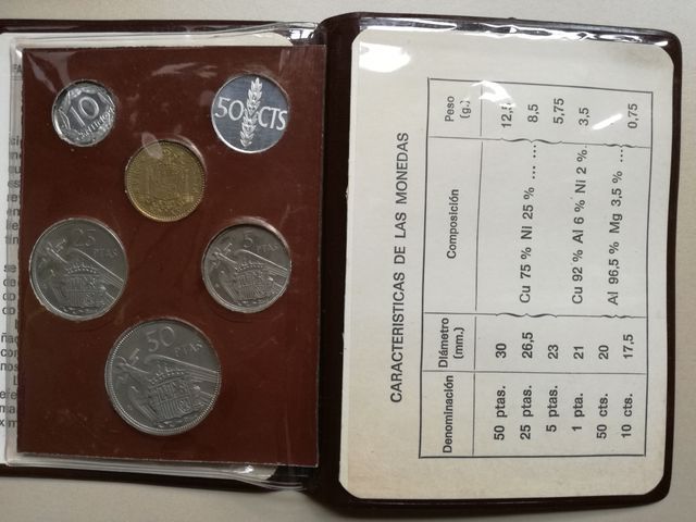 Estuches monedas Franco 1975 y Juan Carlos 1976.