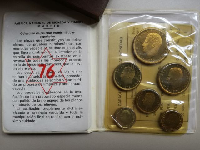 Estuches monedas Franco 1975 y Juan Carlos 1976.