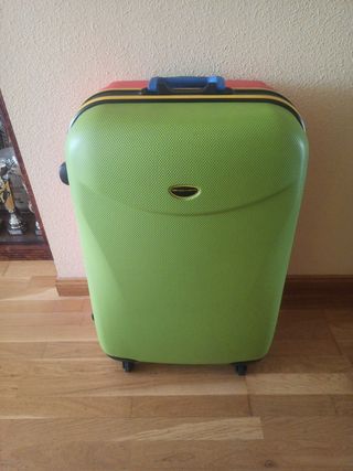 Maleta grande Benetton peso 7 kilos de segunda mano por 45 EUR en Valdemoro  en WALLAPOP