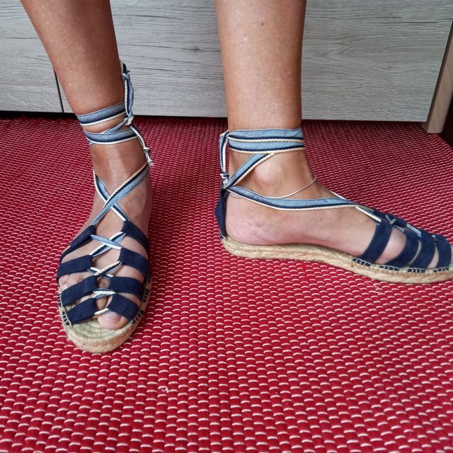 Alpargatas de tiras de piel 