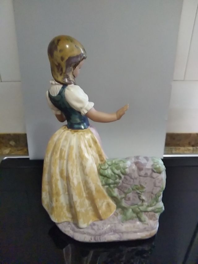 Lladro/Nao figura cántaro a la fuente