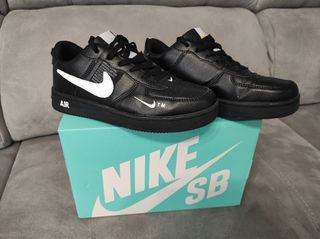 Zapatillas af1 negras de segunda mano por 33 EUR en La Línea de la  Concepción en WALLAPOP