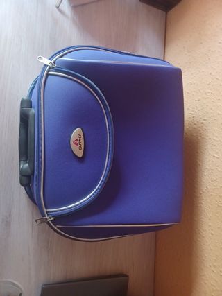 Bolsa de viaje pequeña de segunda mano por 20 EUR en Valencia en WALLAPOP