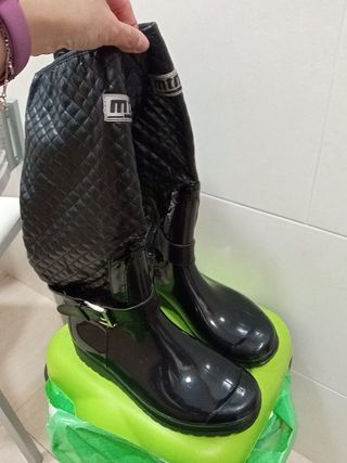 Botas agua mustang,número 40 de segunda mano por 12 EUR en Cornellà de  Llobregat en WALLAPOP