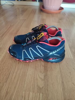 ZAPATILLAS SALOMÓN IMPERMEABLES de segunda mano por 44 EUR en Sevilla la  Nueva en WALLAPOP
