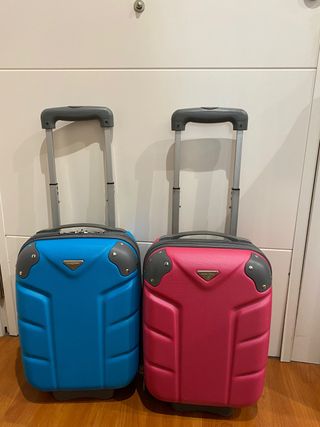 2 maletas infantiles de segunda mano por 25 EUR en Zaragoza en WALLAPOP