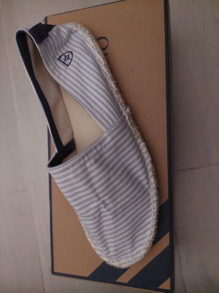 Alpargatas Álvaro Moreno de segunda mano por 20 EUR en San Fernando Naval  en WALLAPOP
