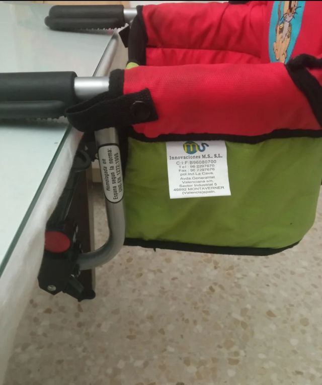 Trona portátil y ajustable a la mesa