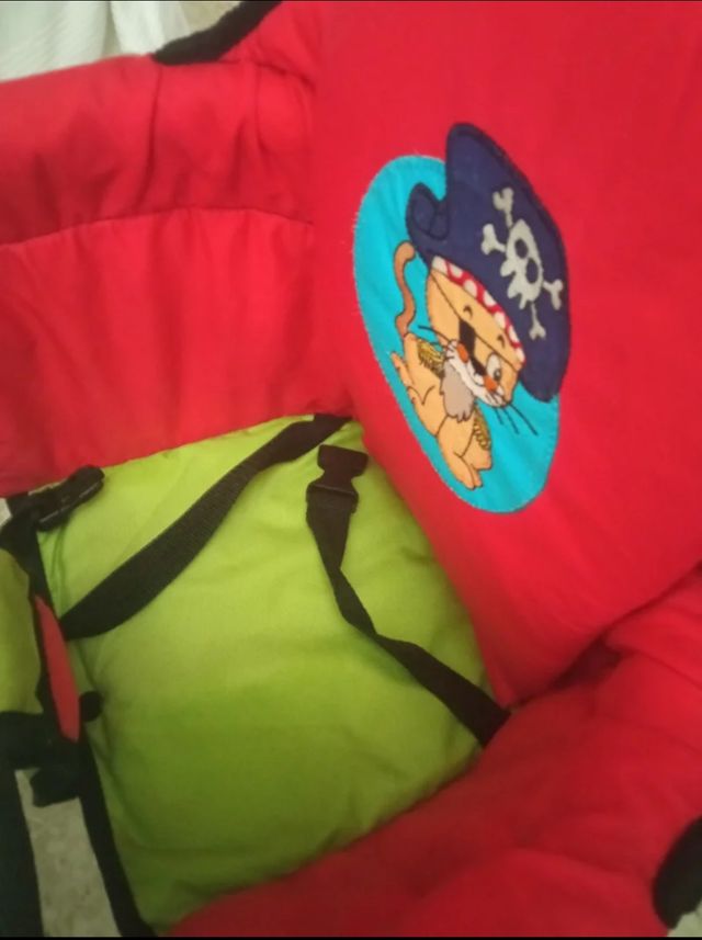 Trona portátil y ajustable a la mesa