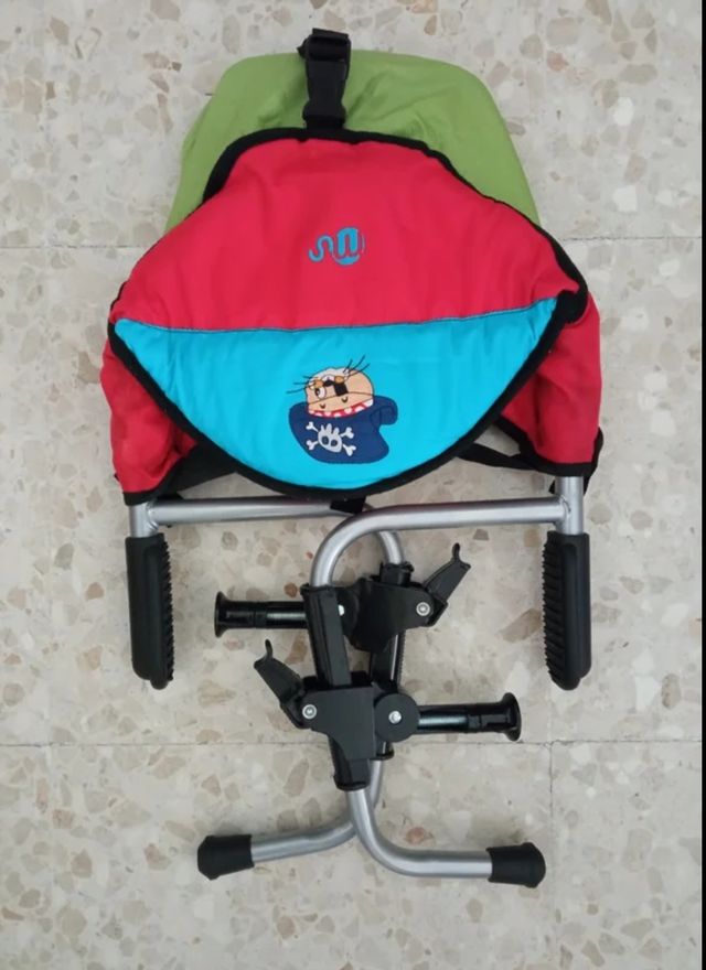 Trona portátil y ajustable a la mesa