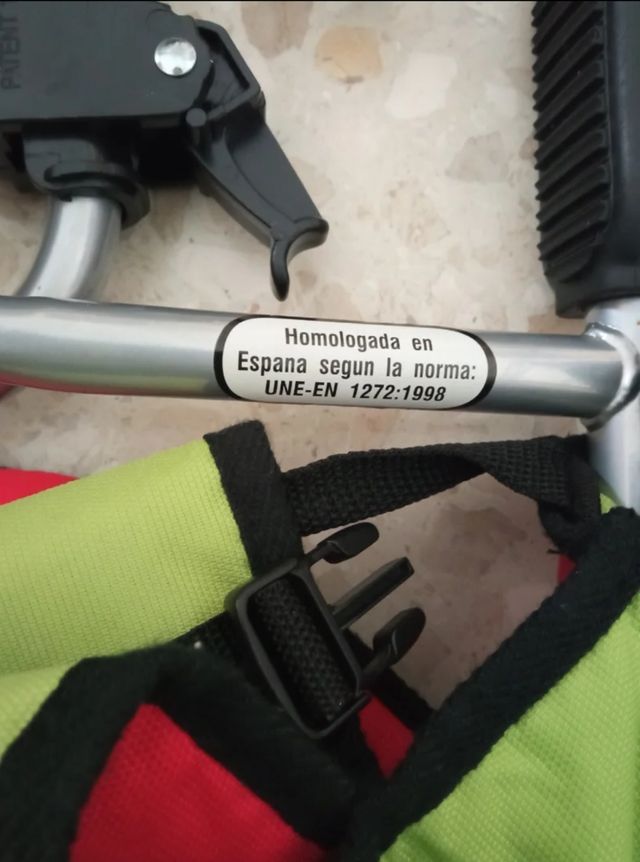 Trona portátil y ajustable a la mesa