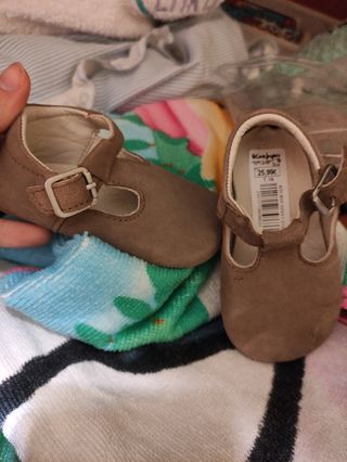 Zapatos bebé, talla 19. de segunda mano por 10 EUR en Córdoba en WALLAPOP