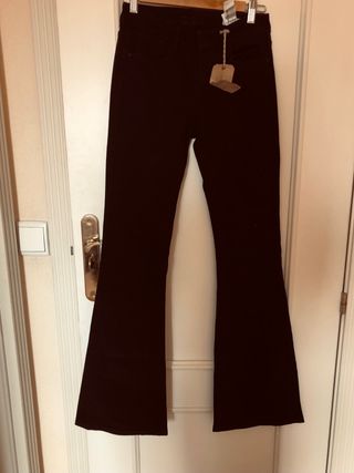 PANTALÓN MINI FLARE SATINADO - Negro | ZARA España