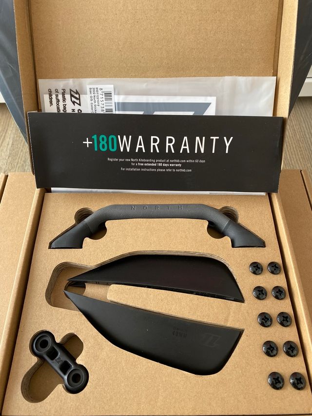 Tabla Kitesurf North Prime 2022 más footstraps de segunda mano por 550