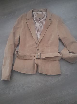Chaqueta piel Fórmula Joven .El Corte Inglés de segunda mano por 10 EUR en  Badajoz en WALLAPOP