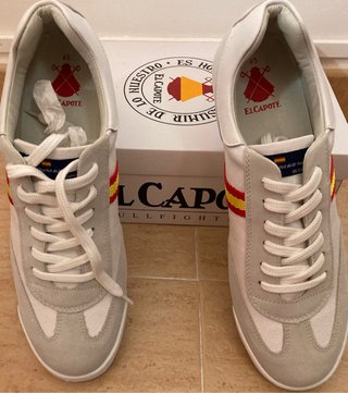 Zapatillas El Capote de segunda mano por 55 EUR en Villarejo de Salvanés en  WALLAPOP
