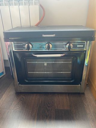 Cocina y horno a gas de segunda mano por 150 EUR en Mercado Parque Corredor  del Henares en WALLAPOP