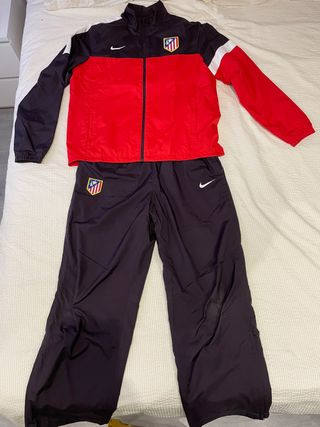 Chándal Atlético de Madrid hombre talla L de segunda mano por 45 EUR en  Parla en WALLAPOP
