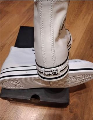 Converse Plataforma blancas polipiel de segunda mano por 55 EUR en  Salvaleón en WALLAPOP