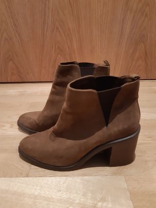 Botines Stradivarius marrones de segunda mano en A Coruña en WALLAPOP