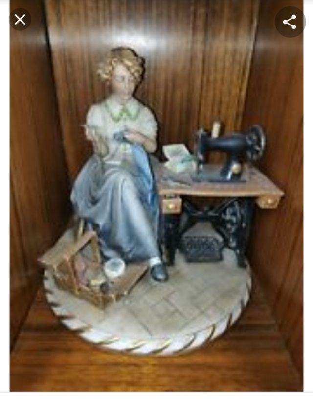 figura porcelana costurera