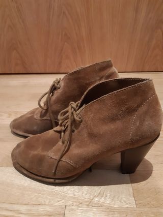 Botines Stradivarius marrones de segunda mano en A Coruña en WALLAPOP