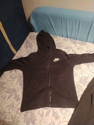 CHÁNDAL NIKE ENTERO NEGRO de segunda mano por 35 EUR en Leganés en WALLAPOP