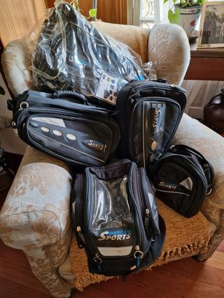 Juego de maletas y alforjas para moto de segunda mano por 210 EUR en Madrid  en WALLAPOP