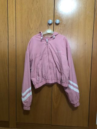 Chubasquero mujer Bershka talla S de segunda mano por 6 EUR en Madrid en  WALLAPOP