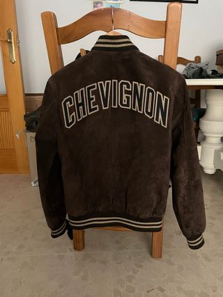 Chaqueta beisbolera Chevignon piel de segunda mano por 115 EUR en Elche en  WALLAPOP