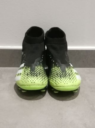 Botas futbol Adidas Predator(Gama Media) talla 40 de segunda mano por 23  EUR en Palafrugell en WALLAPOP