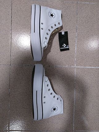 Converse All Star Altas Blancas Plataforma de segunda mano por 70 EUR en  Valladolid en WALLAPOP
