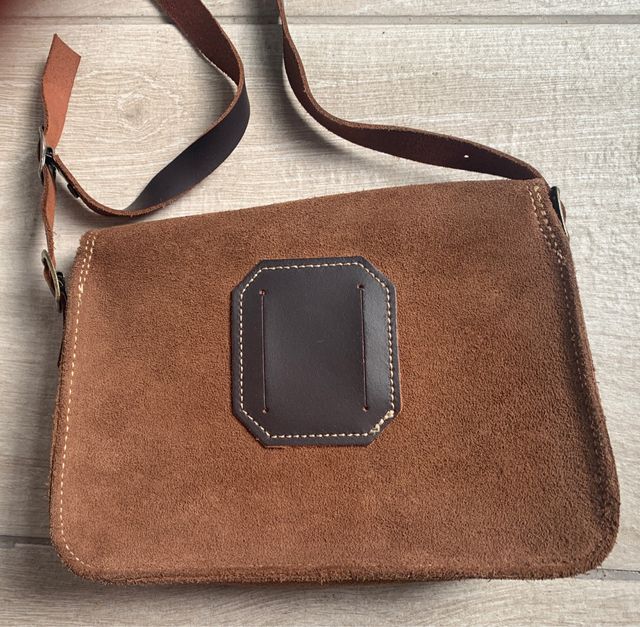 Bolso bandolera riñonera de piel Rociero