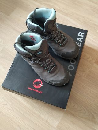 Botas de montaña mujer de segunda mano por 80 EUR en Madrid en WALLAPOP