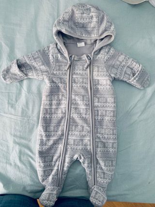 Buzo bebé HM de segunda mano por 8 EUR en Madrid en WALLAPOP