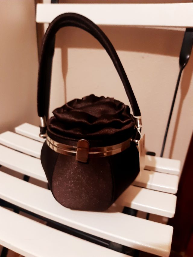 Bolso Marron Tapadera Forma de Rosa