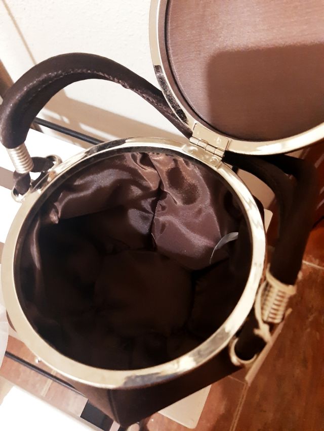 Bolso Marron Tapadera Forma de Rosa