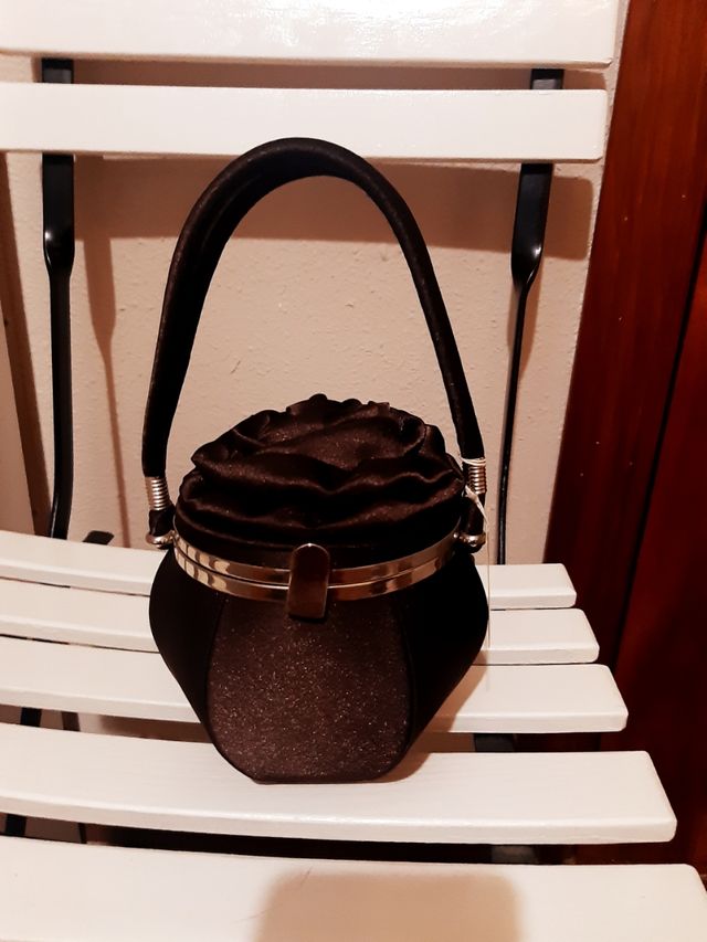 Bolso Marron Tapadera Forma de Rosa