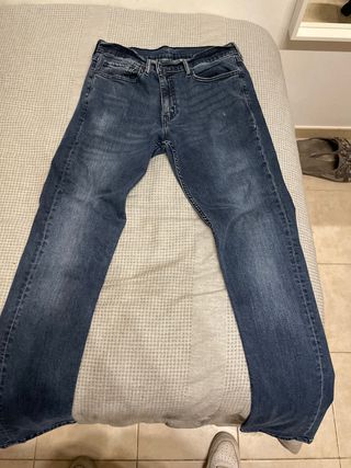 Pantalones levis de segunda mano por 15 EUR en Sabadell en WALLAPOP
